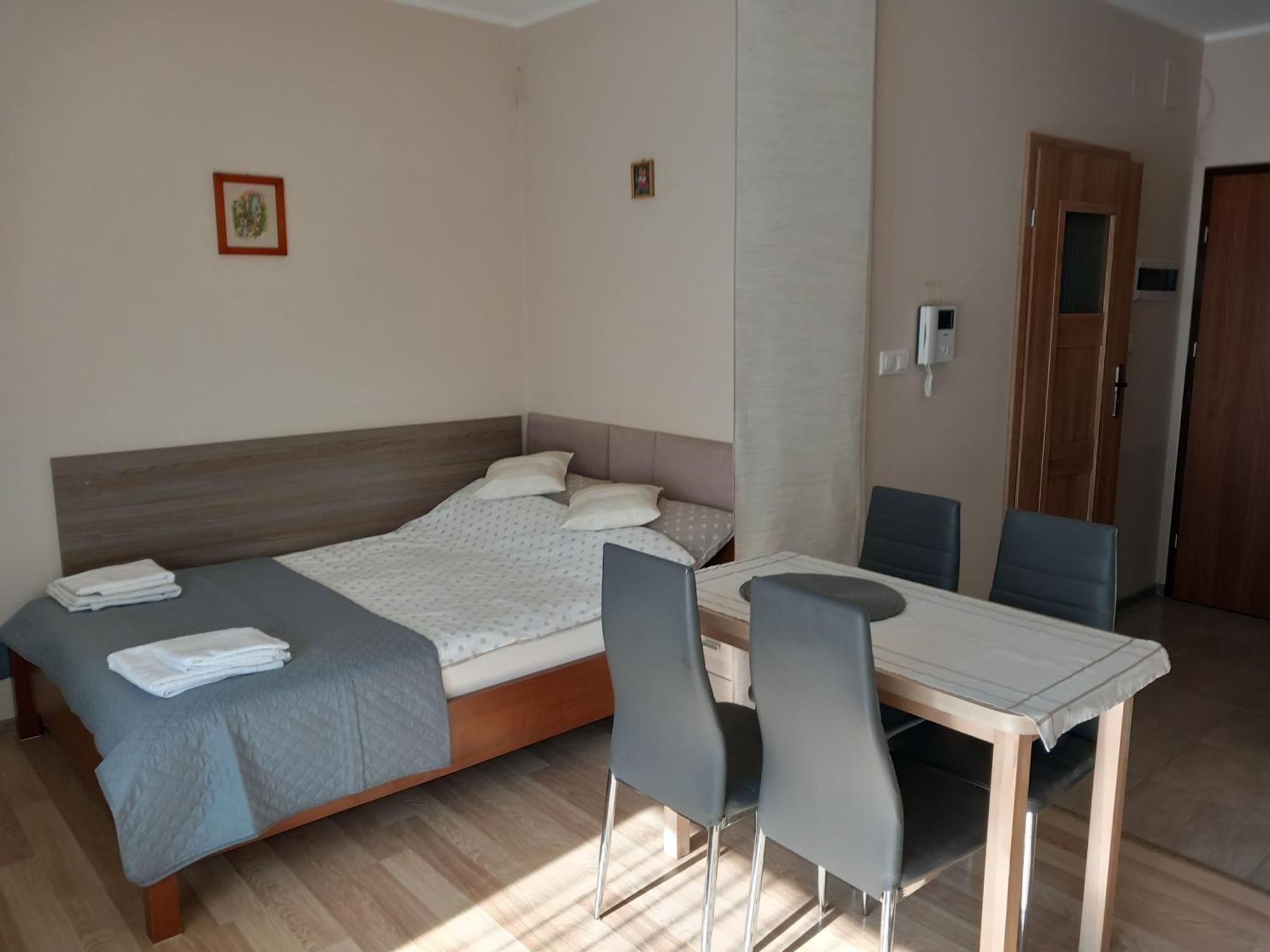 Apartament Jelenia Gora - Cieplice ภายนอก รูปภาพ