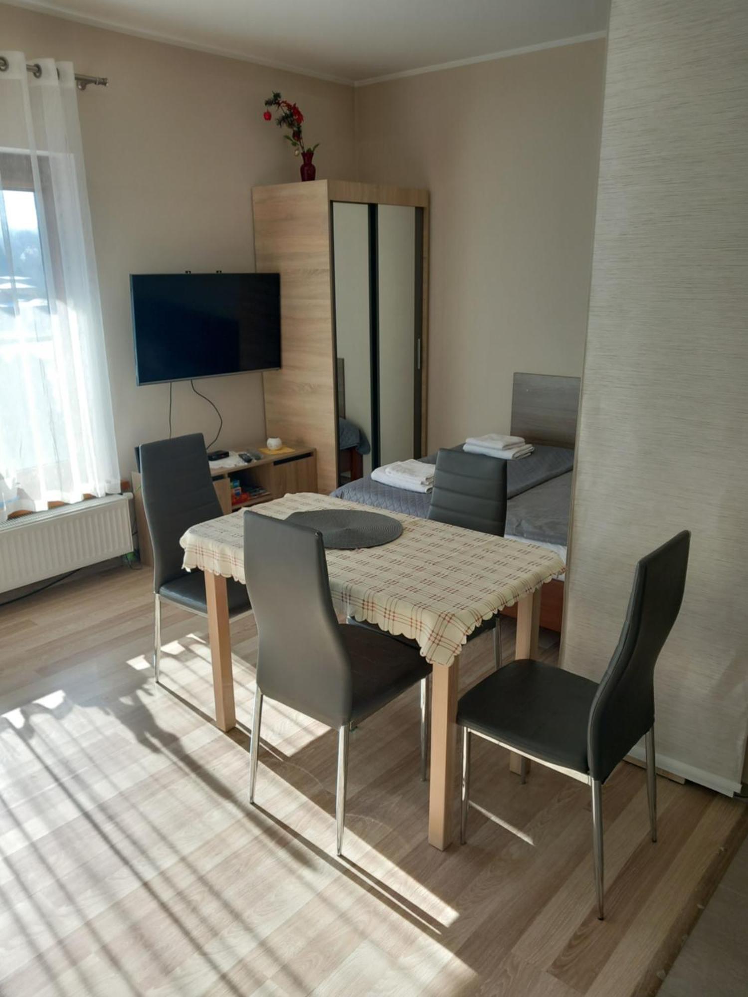 Apartament Jelenia Gora - Cieplice ภายนอก รูปภาพ