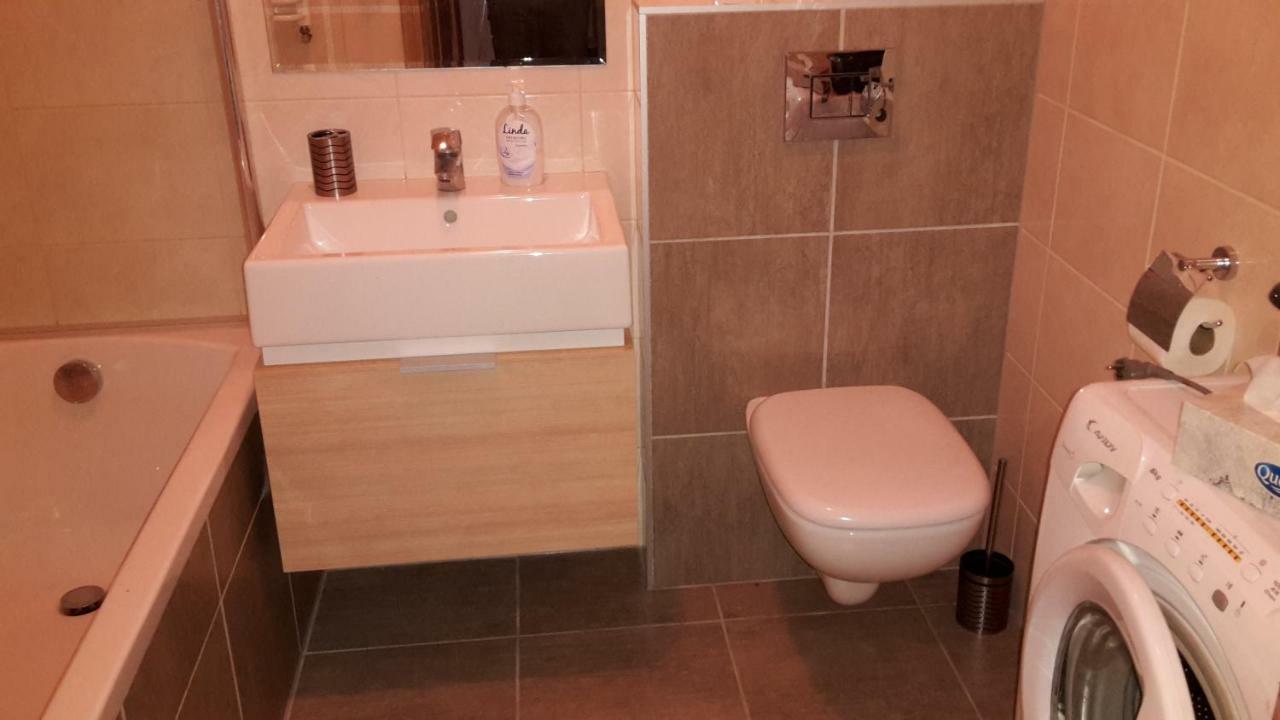 Apartament Jelenia Gora - Cieplice ภายนอก รูปภาพ